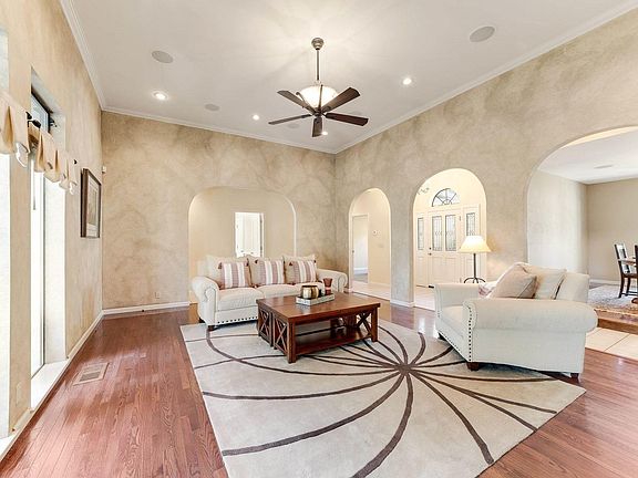 5th image of 15921 Curtis Cir