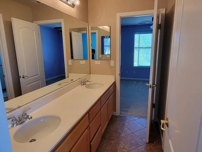 385 Roundhill Dr — Photo 17
