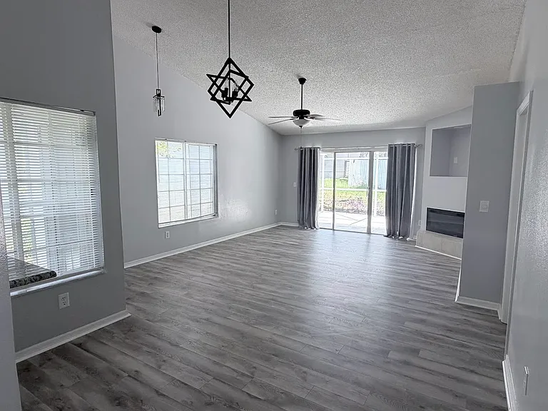 540 Harvard Pl — Photo 3