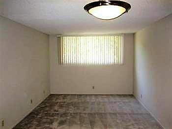 5th image of 2345 Merton Ave APT 105