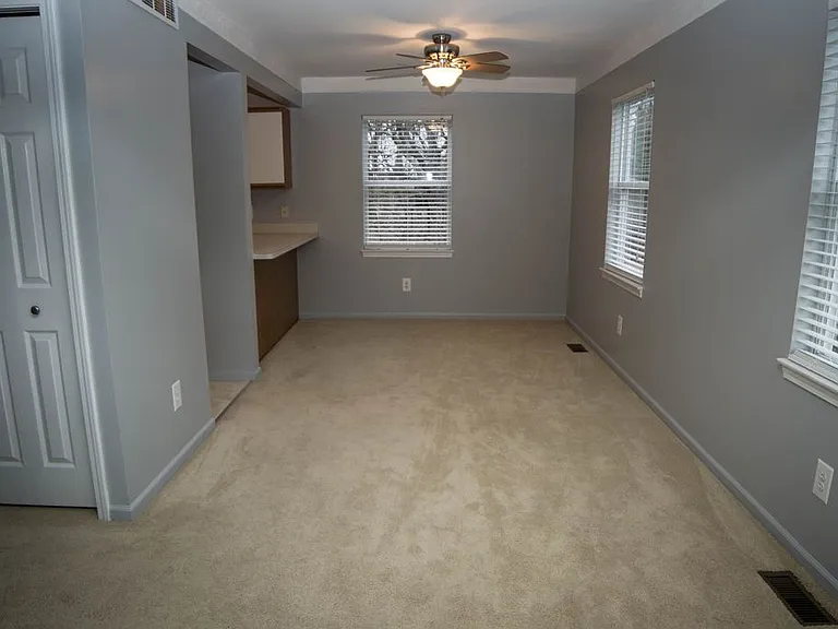 484 Waverly Cmns — Photo 16