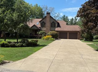 5738 Logan Arms Dr, Girard, OH 44420