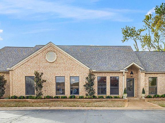 2nd image of 819 Ashford Ct