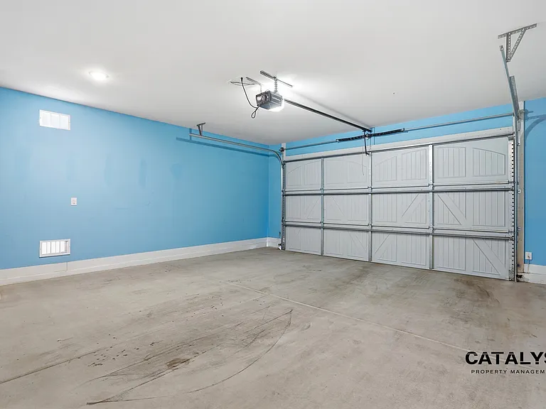6926 W Winston Dr — Photo 3