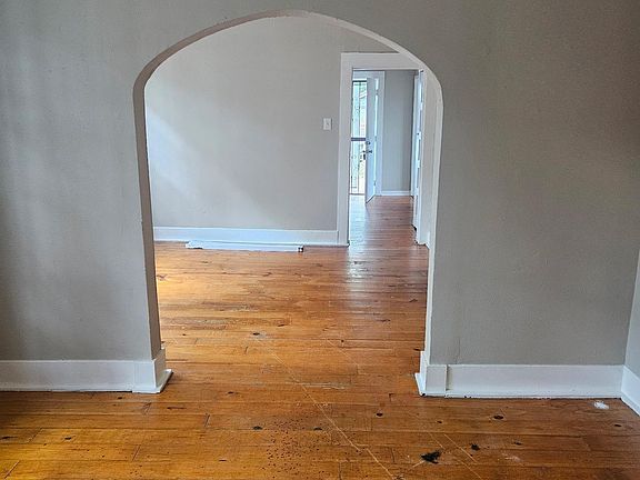 3rd image of 3262 Hiawatha St