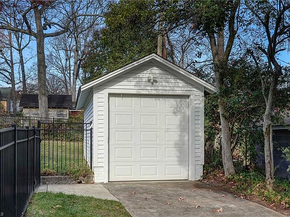 5th image of 225 S Tremont Dr