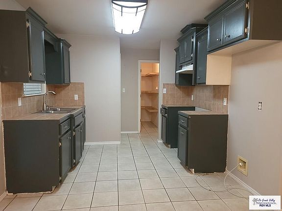 3rd image of 3045 Valletta St