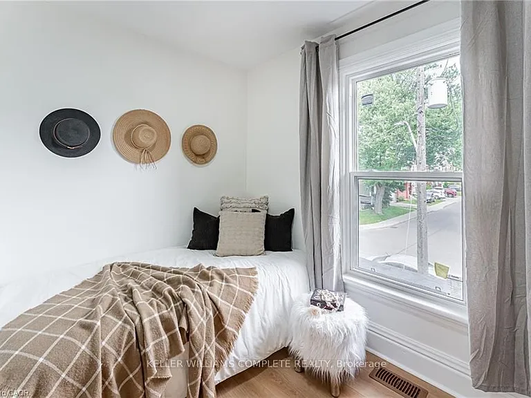 15 Barnesdale Ave N #1 — Photo 11