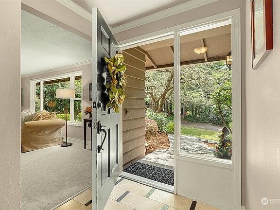 4th image of 1260 218th Avenue NE