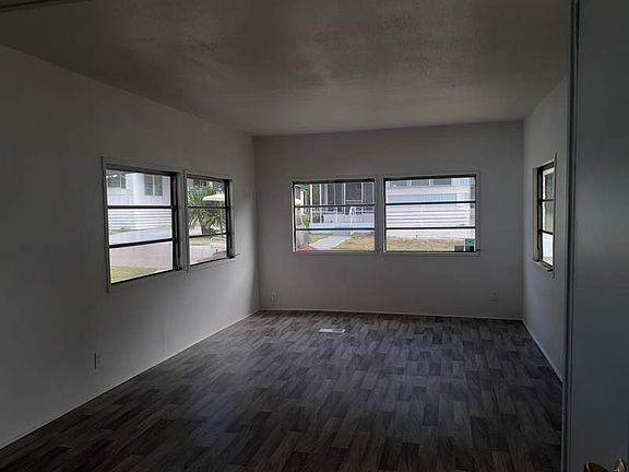 5th image of 39624 Papaya Ave