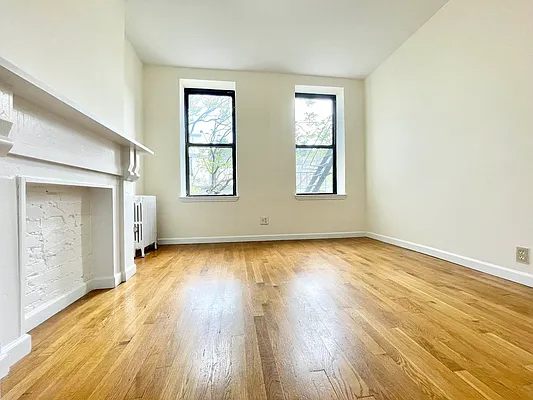 Rented by HOLTON REAL ESTATE INC. | media 13