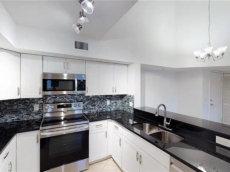 1210 Wildwood Lakes Blvd #306 — Photo 5