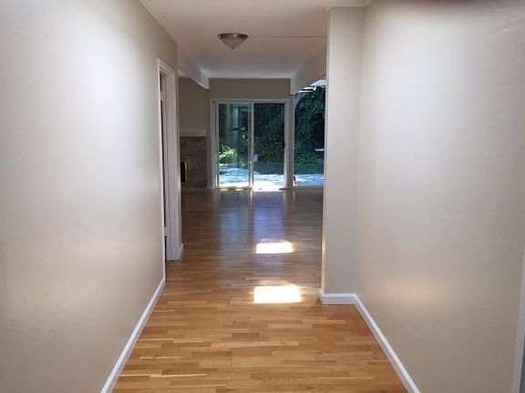 4th image of 774 Montrose Ave