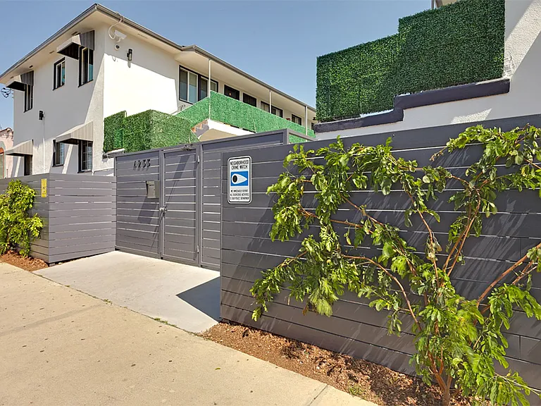 4233 Burns Ave — Photo 10