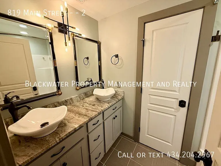 819 Main St #2 — Photo 6