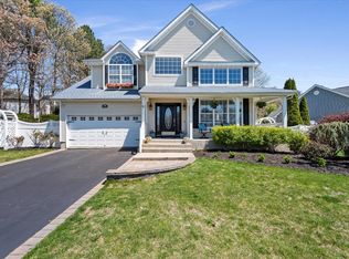 40 Shady View Xing, Manorville, NY 11949