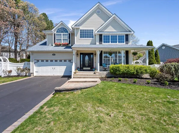 40 Shadyview Crossing, Manorville, NY 11949