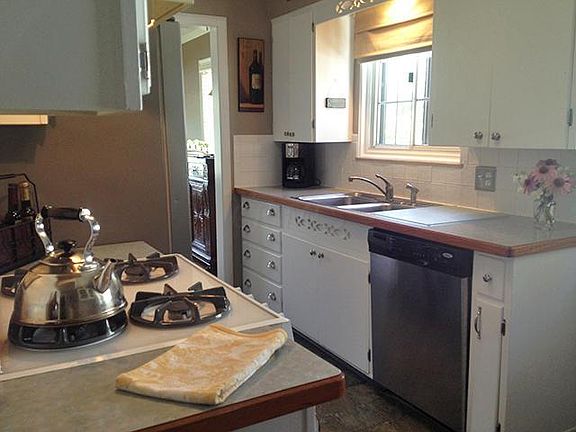 4th image of 1406 Cambridge Blvd