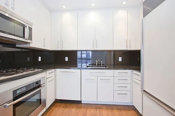 Rented by Manhattan Boutique Real Estate | media 17