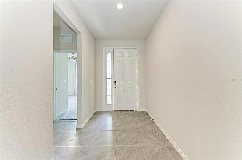 4 bed, 2.5 bath, 2044 sqft, $3,000 — Photo 4
