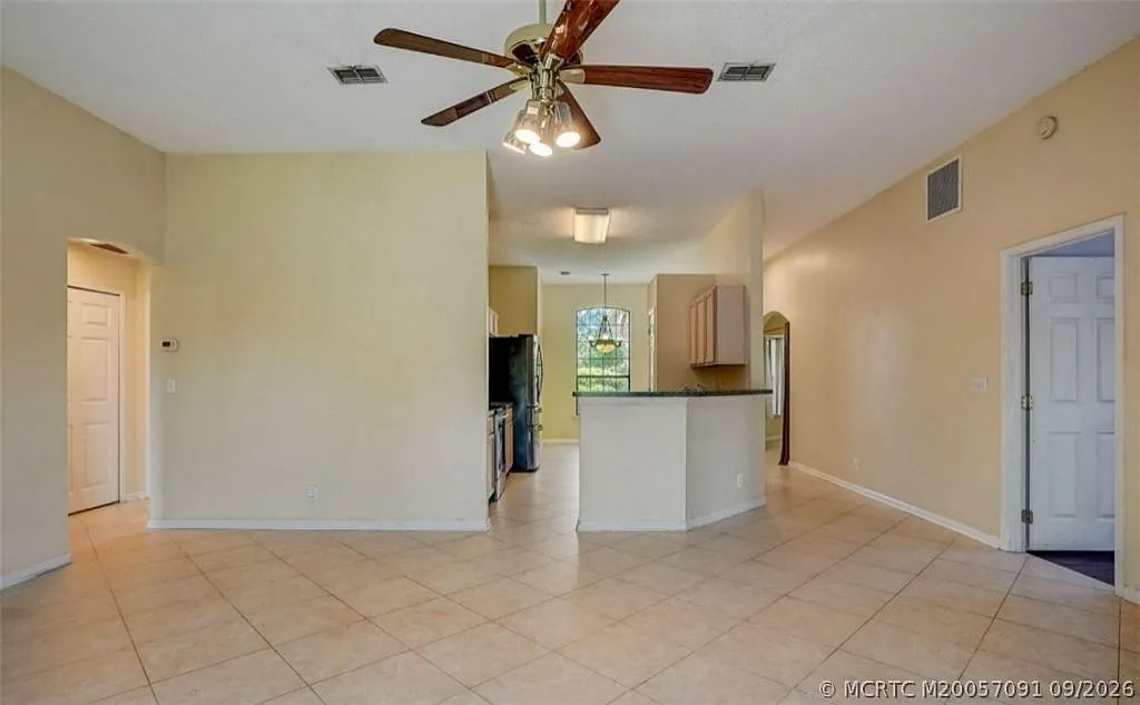 3 bed, 2.0 bath, 1627 sqft, $1,430 — Photo 3