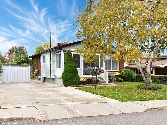 2nd image of 137 Fielding Cres