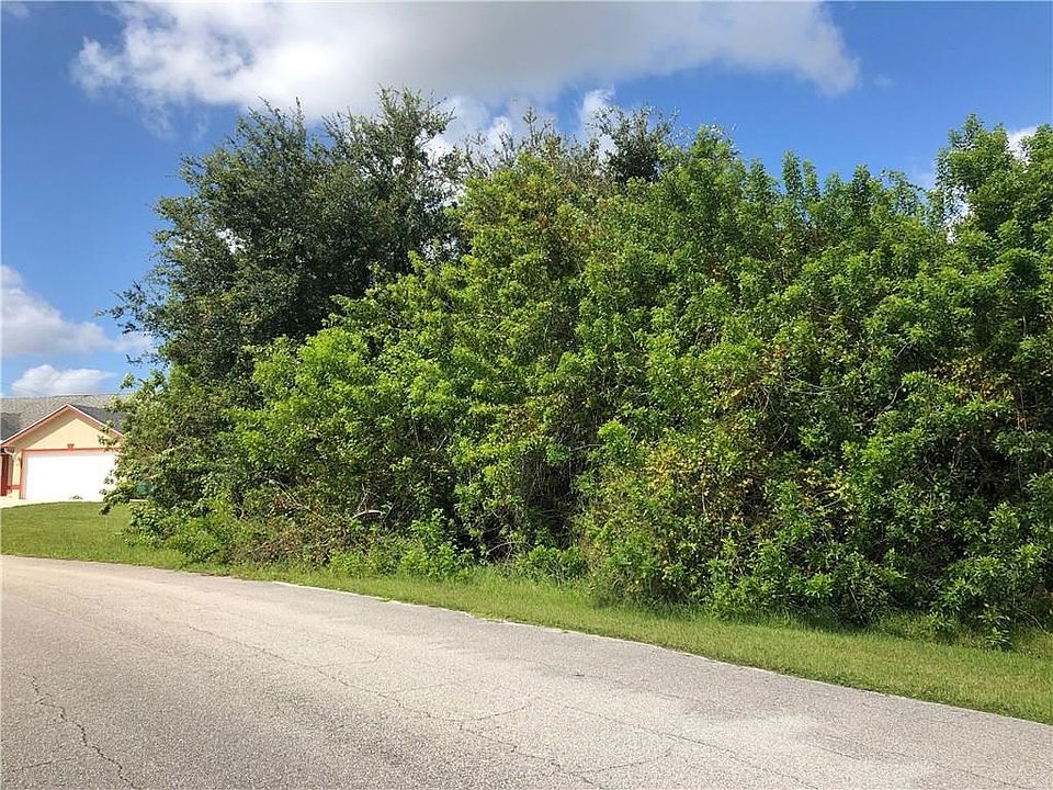 2nd image of 251 SW Glen Rd