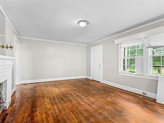 3rd image of 316 Fairview Dr