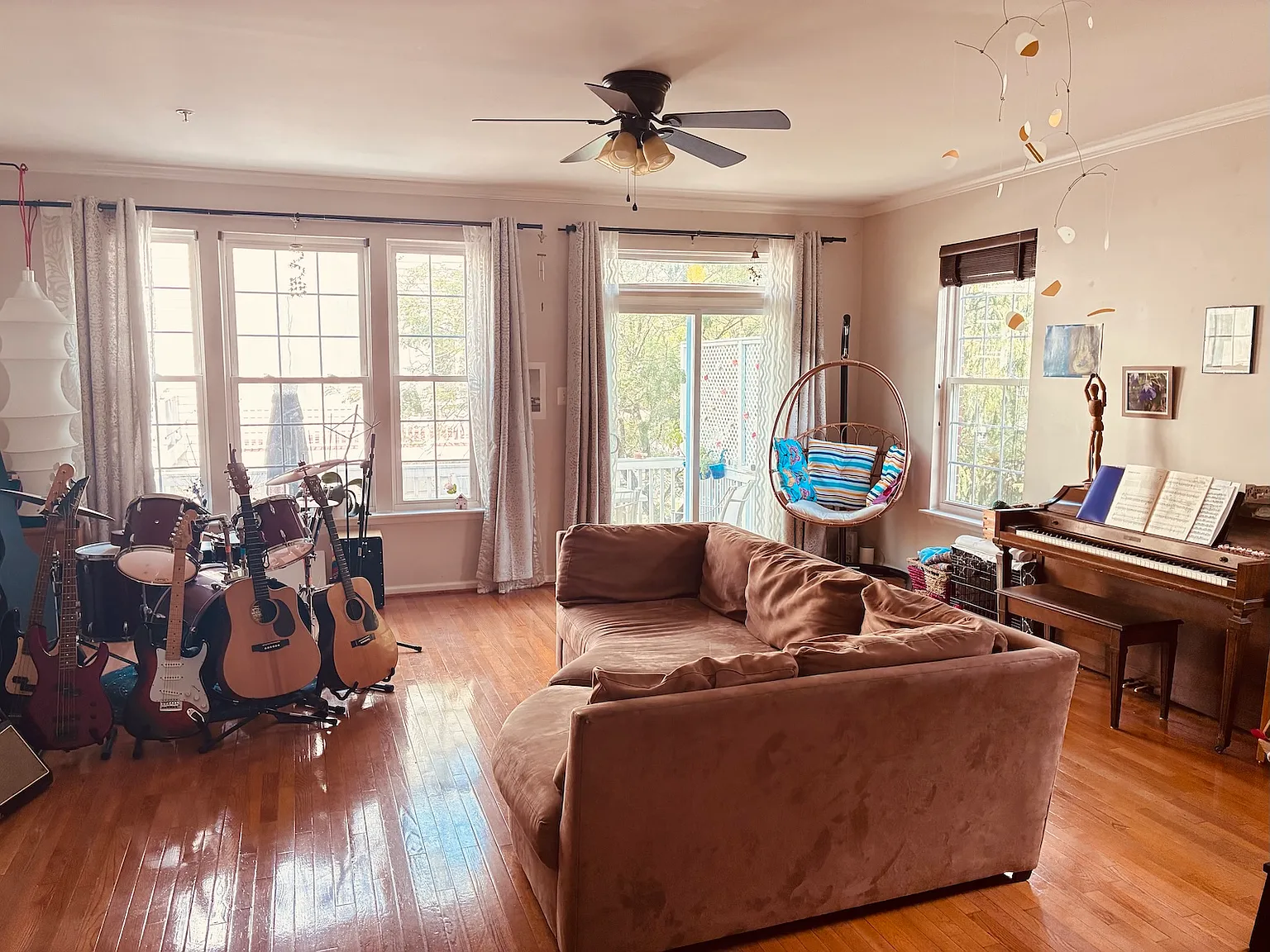 3 bed, 1618 sqft, $3,600 — Photo 1