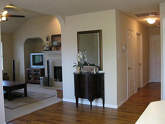 4th image of 1316 Fieldstone Dr