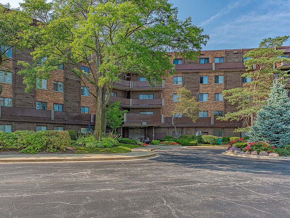 1st image of 840 Wellington Ave Unit 208