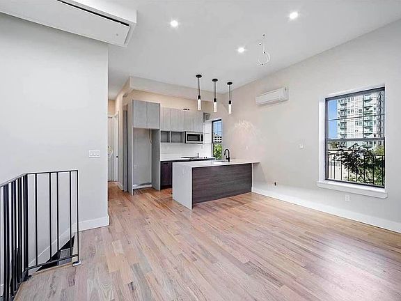 4th image of 441 Myrtle Ave #2A