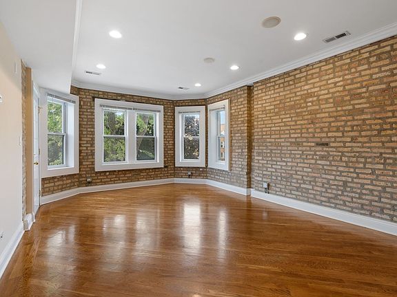 3rd image of 6501 N Mozart St APT 3S