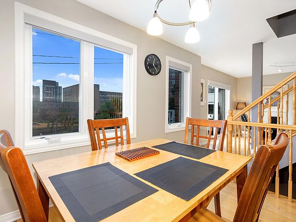 3rd image of 391 Bell St S #1