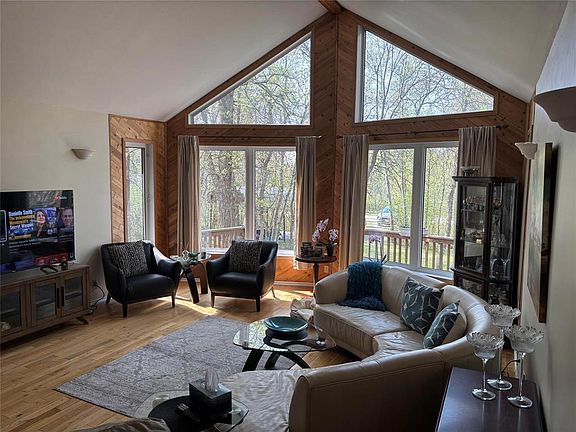 3rd image of 29 Einarson Rd