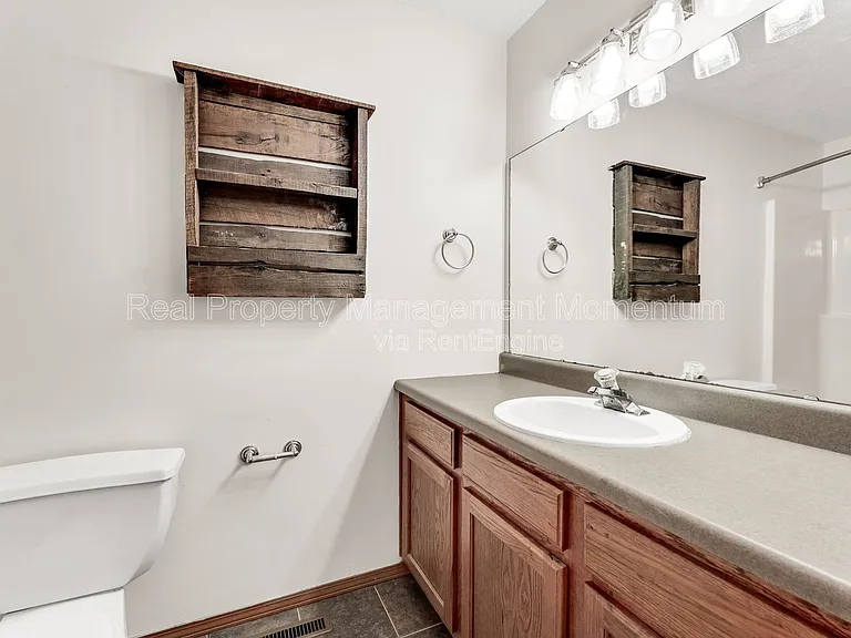 3251 W Scott St — Photo 16