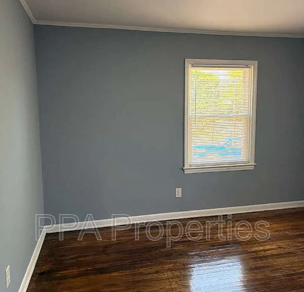 221 Willow Ave — Photo 13