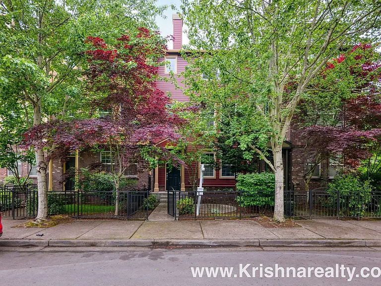 6006 NE Maidstone St — Photo 3