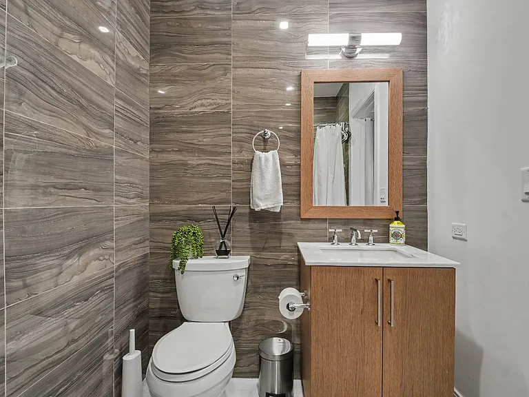 100 Garvies Point Rd #1005 — Photo 17