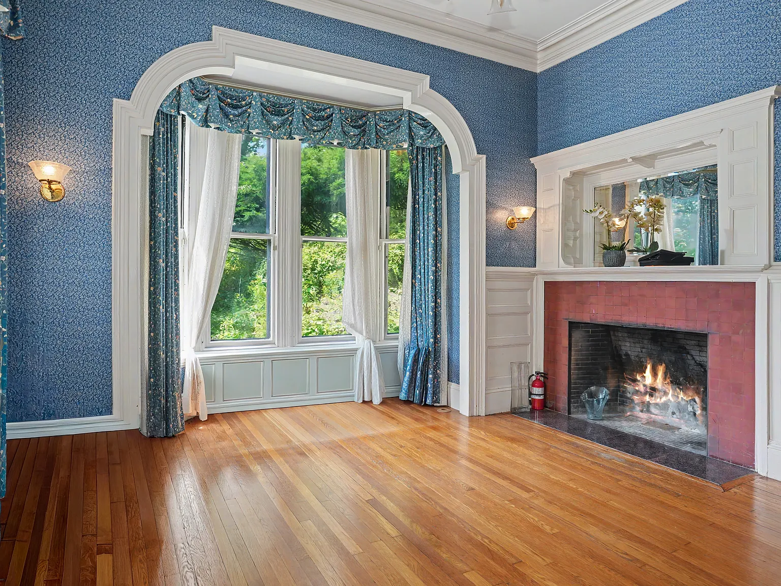 6 bed, 3.5 bath, 3405 sqft, $8,000 — Photo 3