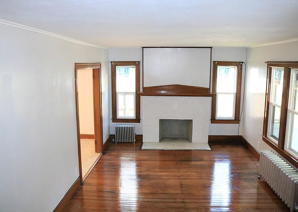 2nd image of 138 Dwight Rd