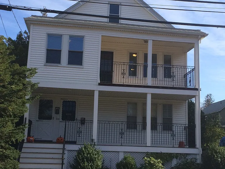 34 School St — Photo 1