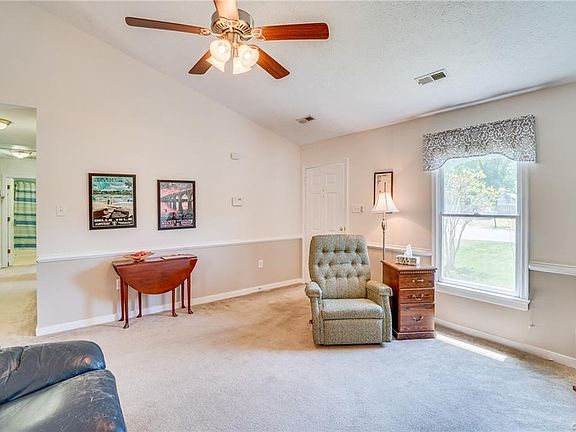 4th image of 2712 Laurelton Pl