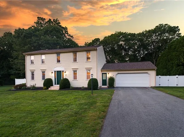 15 Winterberry Dr, Coventry, RI 02816