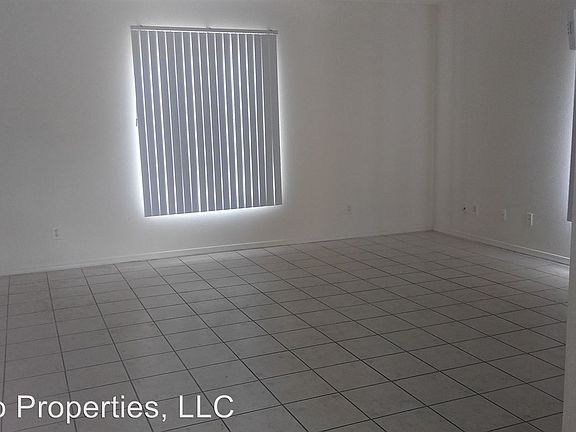 4th image of 6946 W Wilshire Dr