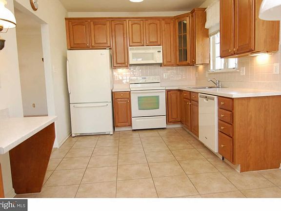 4th image of 16 Pelican Pl #16