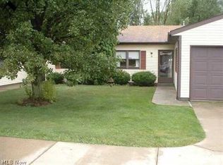 122 Royal Crest Dr, Seville, OH 44273