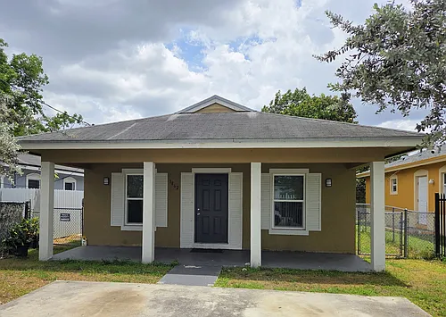 1862 NW 63rd St Photo 1