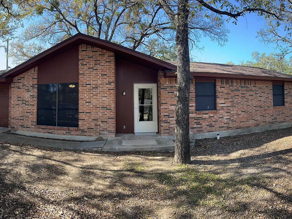 301 Walnut Ave