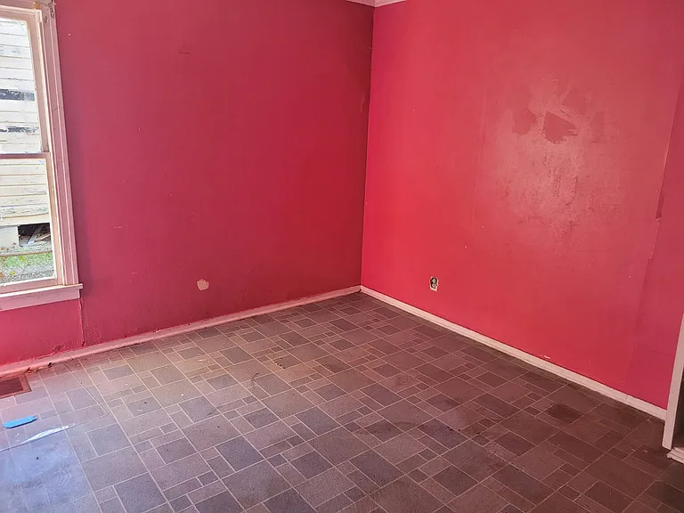 642 W 75th St — Photo 12